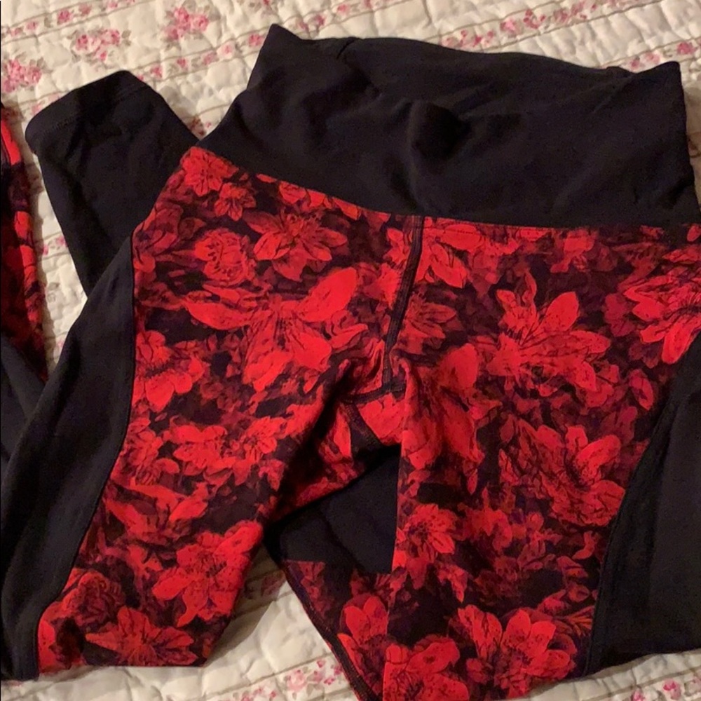 Train times Lululemon exclusive red print!